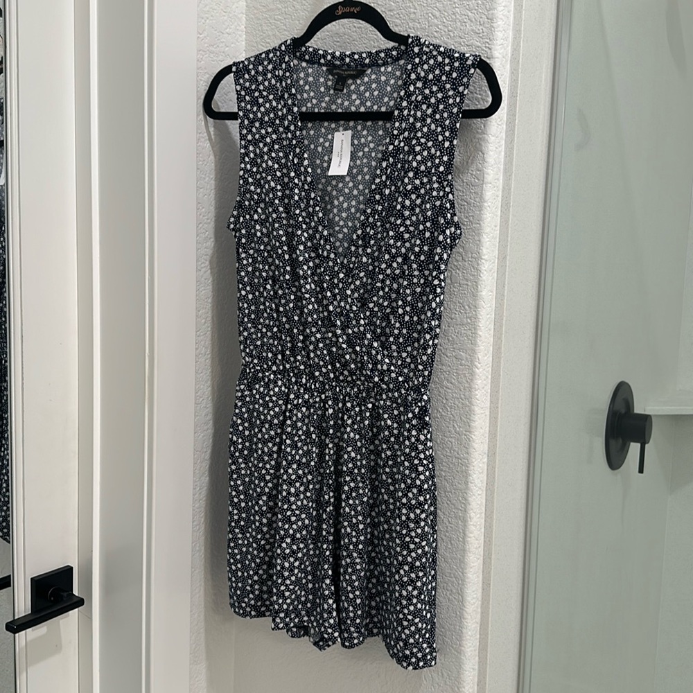 Banana Republic v-neck sleeveless jumpsuit